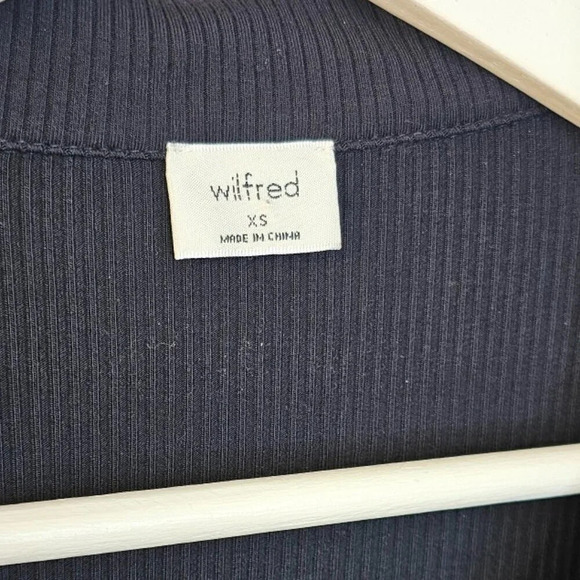 Aritzia Wilfred Long Sleeve V-Neck Ribbed  Collared Bodysuit Size XS Black - Picture 7 of 8